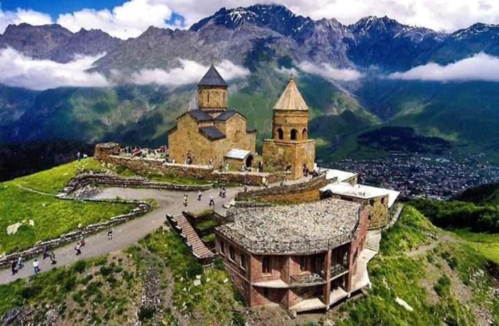 Отель Казбеги 1 Экстерьер фото